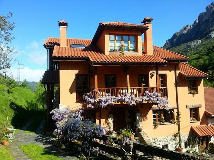 Apartamentos Rurales Buenamadre Pola de Somiedo Exterior foto